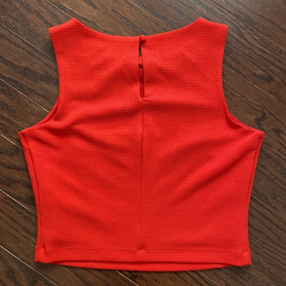 Bisou Bisou Crop Tank - Picture 4 of 5